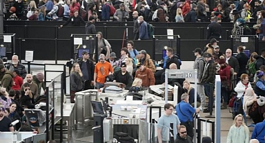 Biden'dan Uçuşları İptal Edilen Yolculara Mesaj: