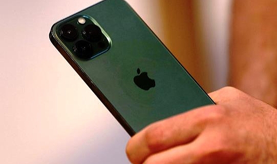 Tek Seferde 300 iPhone Aldı Çıkışta Dövülüp Soyuldu