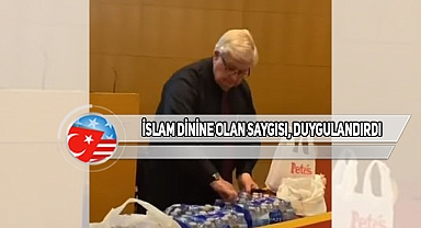 ABD'li Profesörden Müslüman Öğrencilerine Jest
