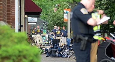 4 Temmuz Kutlamalarında Silahlı Saldırılar Sürüyor