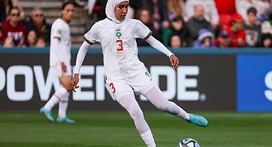 Benzina, Dünya Kupası'nda Başörtüsüyle Yarıştı