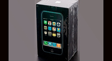 İlk İphone Rekor Fiyata Satıldı