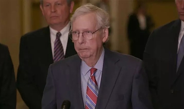 Mitch McConnell'dan Ürküten Görüntü