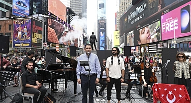  Times Meydanı'nda Şehitlerimizi Anma Tören Düzenledi.