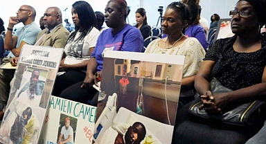 Beyaz Polisler İki Siyahi Vatandaşa İşkence Etti