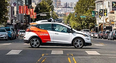 San Francisco'da İnsansız Taksiler İnterneti Gidince Yolda Kaldı