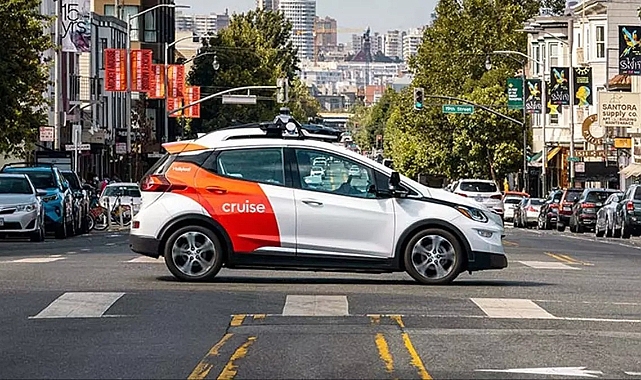 San Francisco'da İnsansız Taksiler İnterneti Gidince Yolda Kaldı