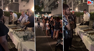 'İyilik' bu hafta da New York sokaklarındaydı: Yemek dağıtımını sürdüren Ali Baba'nın bu haftaki özel konukları Türk vatandaşları oldu