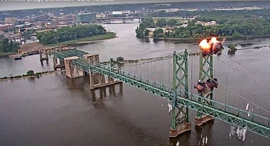 Mississippi'deki eski I-74 köprüsünün yıkımına devam edildi