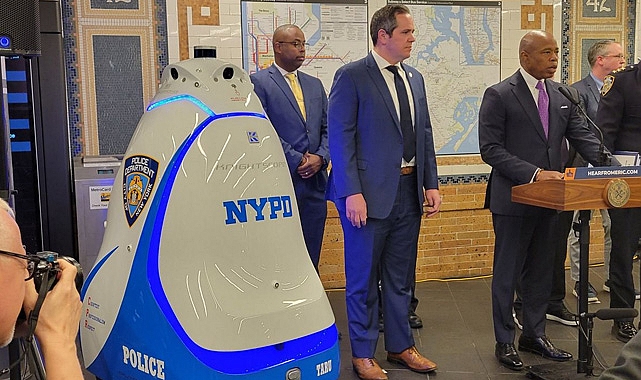 NYPD 'Robocop'! K5, Times Meydanı Metro İstasyonu'nda görev yapacak