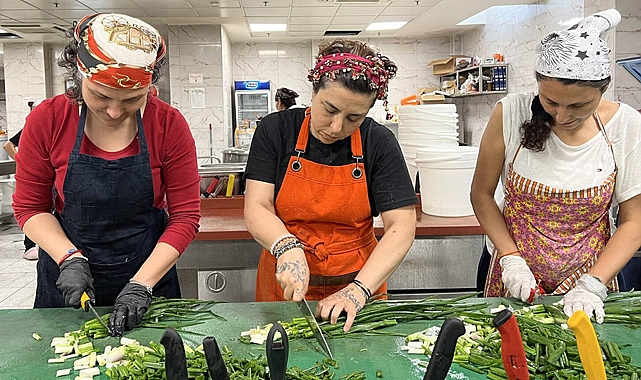 Şef Ebru Baybara Demir depremzedelere dokundu, 'Gönül Mutfağı' takdir topladı: Elimde gastronomi gibi bir araç var