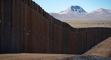 Biden geri adım attı! Sınıra yeni duvar inşasına onay verdi