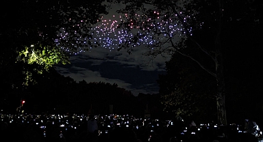 Binin üzerinde drone Central Park'ı aydınlattı: Görsel şölen nefes kesti