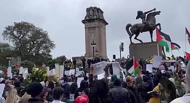 Chicago'da Filistin'e destek protestosu: Gazze'deki yakınlarını kaybedenler gözyaşı döktü