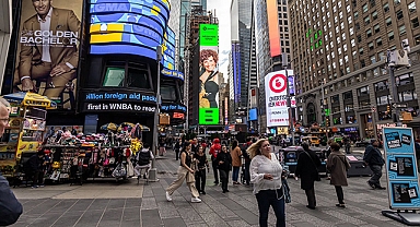 'Cumhuriyet'in Divası' Müzeyyen Senar, New York Times Meydanı'nda