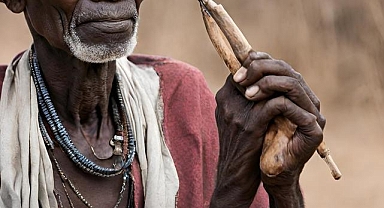 Kapıyı pencereyi kapattı, evinin önüne 4,5 metrelik çit çekti! Nedeni ise şaşırttı...