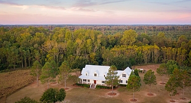 Karısını ve çocuğunu öldüren eski avukatın evi yeniden satışa sunuldu