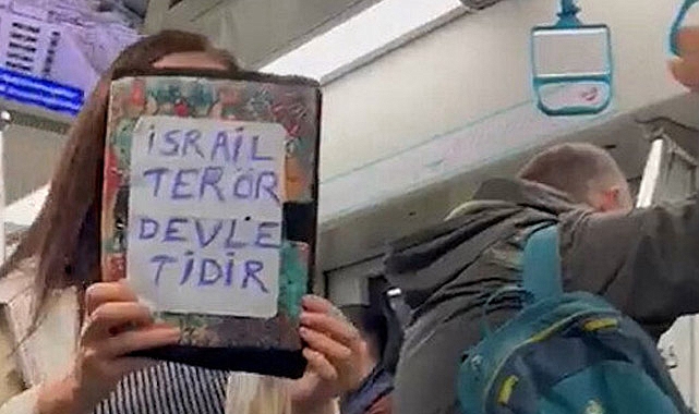 Marmaray'da İsrail protestosu! Kadın yolcu pankartla dolaştı