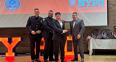 NYPD'den Federal Chaplin İmam Ahmet Dönmez'e ödül