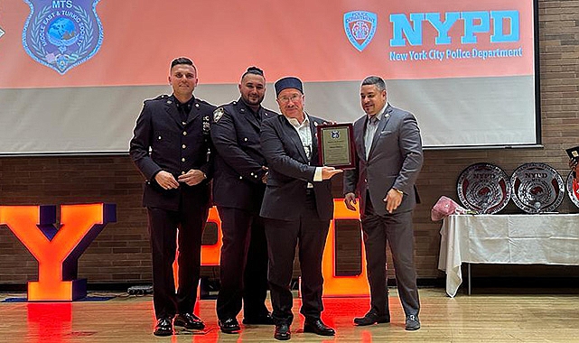 NYPD'den Federal Chaplin İmam Ahmet Dönmez'e ödül
