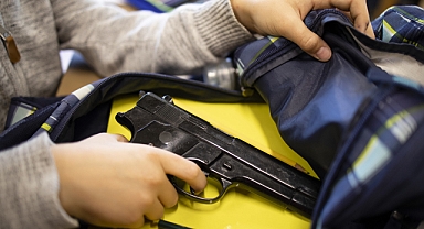 Okulda arama yapıldı! Dolaptan silah çıktı!