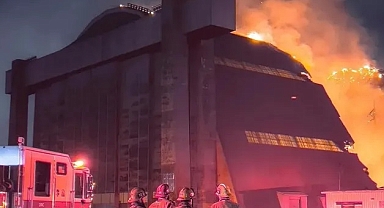 1942 yapımı hangar alevlere yenik düştü!