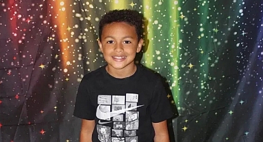 Arabanın çatısında "sörf" yapan çocuk araçtan düşerek hayatını kaybetti