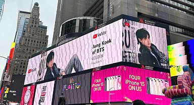 BTS üyesi Jungkook New York Times Meydanı'nda performans sergiledi