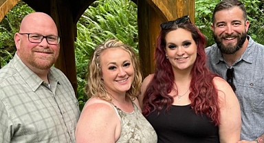 Bu ailede iki anne, iki baba var: Poliamori çift sosyal medyada gündem oldu