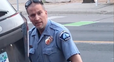 George Floyd'u öldüren Chauvin'e bıçaklı saldırı: Hastaneye kaldırıldı