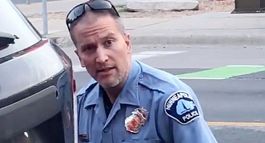 George Floyd'u öldüren polis memuru saldırıya uğradı!