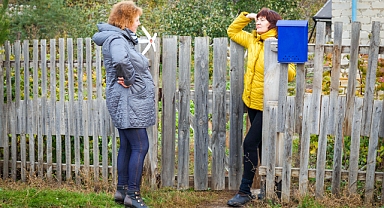 Kocasını savunmak isterken tutuklandı!