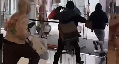 LA'de yaşanan hırsızlık pes dedirtti: Saniyeler içinde binlerce dolarlık ürün çaldılar!