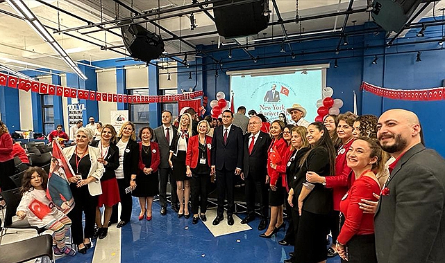 New York Cumhuriyet Okulu'ndan Cumhuriyet Bayramı kutlamaları: Atabarı halayı çekildi