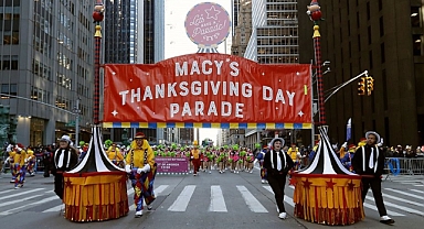 New York sokaklarında görkemli tören! Şükran Günü Geçit Töreni düzenlendi