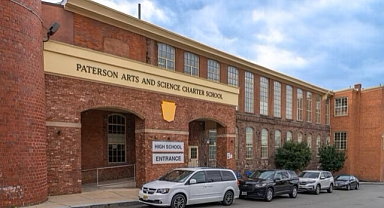 Okulda arama yapıldı öğrencinin dolabından silah çıktı!