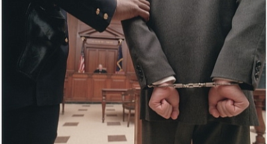 Şartlı tahliye ile serbest bırakılırken adam yaraladı! Tutuklandı!