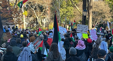 Şükran Günü Geçit Töreninde Filistin Protestosu!