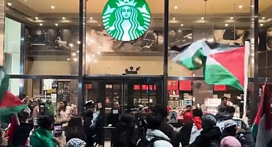 Times Meydanı'ndaki Starbucks'ın önünde Filistin'e destek eylemi: Müşterilere tepki gösterdiler