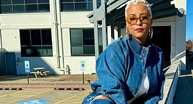 Ünlü şarkıcıdan 'ilahi' krizi: Uçaktan inmesi istendi