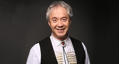 Ünlü sunucu Metin Uca hayatını kaybetti