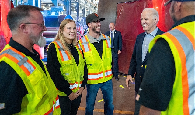 Biden'ın yaptığı şaka tepki çekti: Tüm dünyayı havaya uçurabilirim