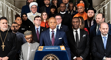 Eric Adams basın toplantısında dini liderlerle bir araya geldi: İmam Ahmet Dönmez de toplantıya katıldı