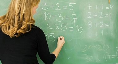 Görevden alınan öğretmen müstehcen paylaşımlarına devam ediyor