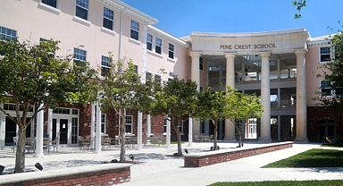 Lise öğrencisi, annesinin sosyal medya paylaşımları nedeniyle okuldan atıldı