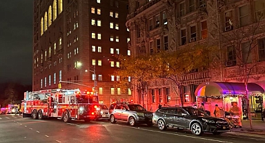Manhattan'da bir otelde yangın çıktı: Yol trafiğe kapatıldı