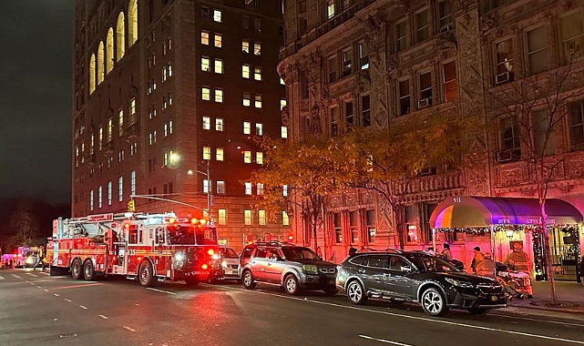 Manhattan'da bir otelde yangın çıktı: Yol trafiğe kapatıldı