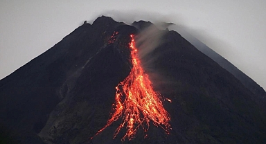 Merapi Yanardağı patladı: 11 dağcı hayatını kaybetti
