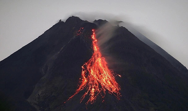 Merapi Yanardağı patladı: 11 dağcı hayatını kaybetti