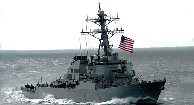 Pentagon'dan açıklama: Kızıldeniz'de Amerikan savaş gemisi ve ticari gemilere saldırı 